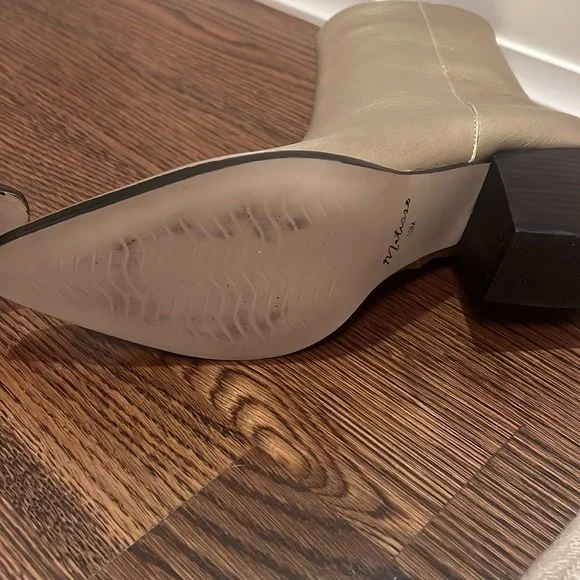 Never worn - Matisse “Caty” Gold Ankle Booties with Sleek Pointed Toe - Size 10 - Picture 5 of 5